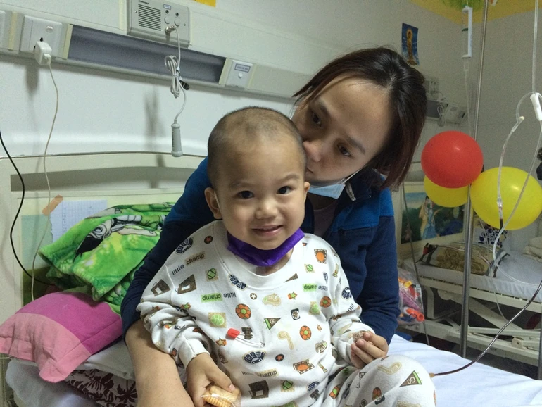 Mới 2 tuổi đã bị ung thư máu